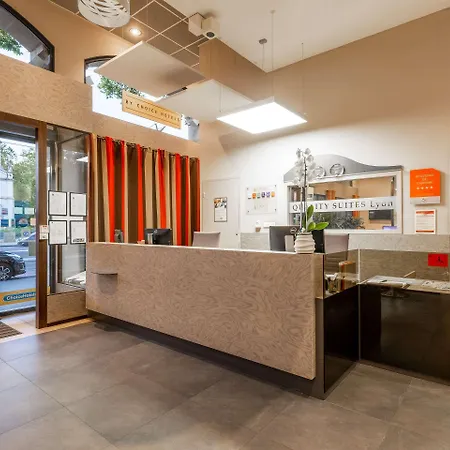 Adagio Patio Confluence ליון