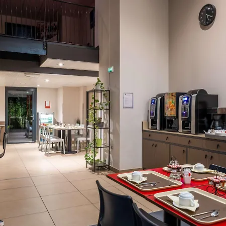 Adagio Patio Confluence Apart Otel 4*