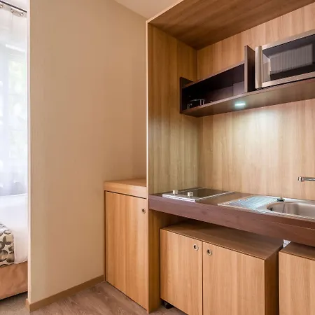 Adagio Patio Confluence מלון דירות ליון